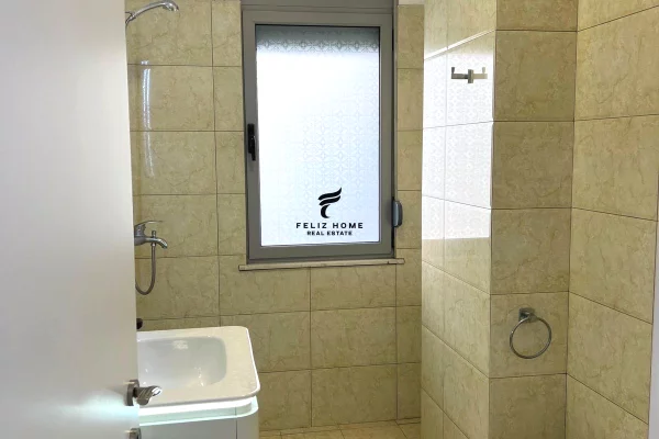 Shtepi ne shitje Apartament ne Tirane, 2+1, Mobilimi E mobiluar, Pagesa 173,000  Euro.