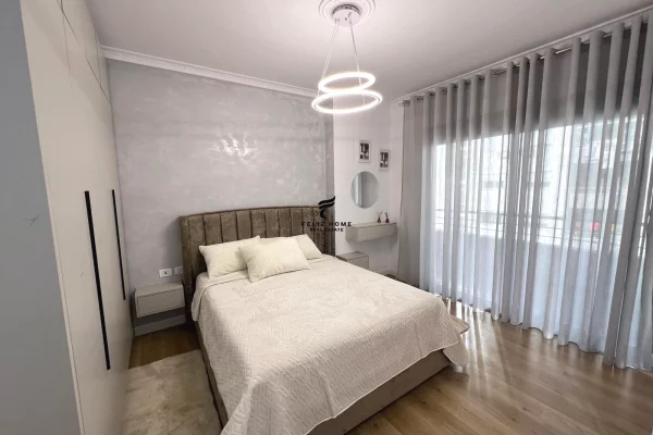 Shtepi ne shitje Apartament ne Tirane, 2+1, Mobilimi E mobiluar, Pagesa 173,000  Euro.