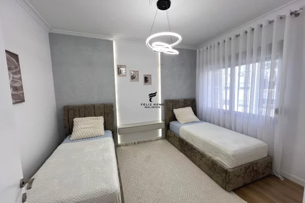 Shtepi ne shitje Apartament ne Tirane, 2+1, Mobilimi E mobiluar, Pagesa 173,000  Euro.