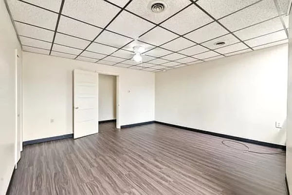 Business Property for Rent 3+1 in Tirana - 1,000 Euro