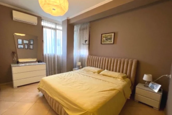 Shtepi me qera Apartament ne Tirane, 2+1, Mobilimi E mobiluar, Pagesa 60,000  Leke.