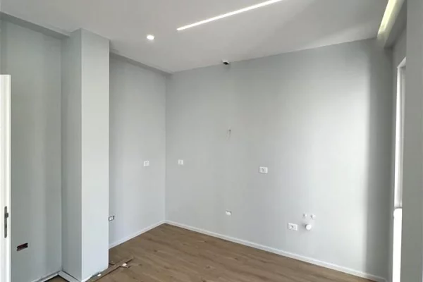 Business Property for Rent 3+1 in Tirana - 1,400 Euro