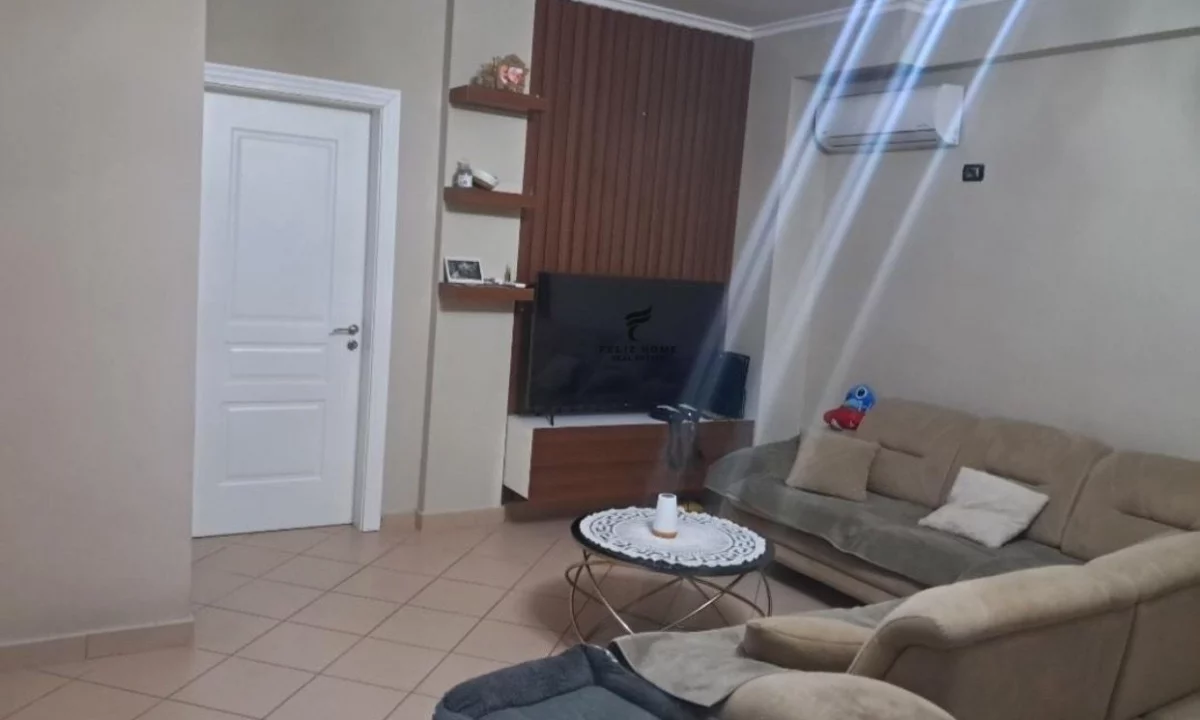 Shtepi me qera Apartament ne Tirane, 2+1, Mobilimi Pjeserisht e mobiluar, Pagesa 700  Euro.