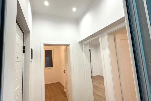 Shtepi ne shitje Apartament ne Tirane, 2+1, Mobilimi Bosh, pa mobiluar, Pagesa 168,000  Euro.