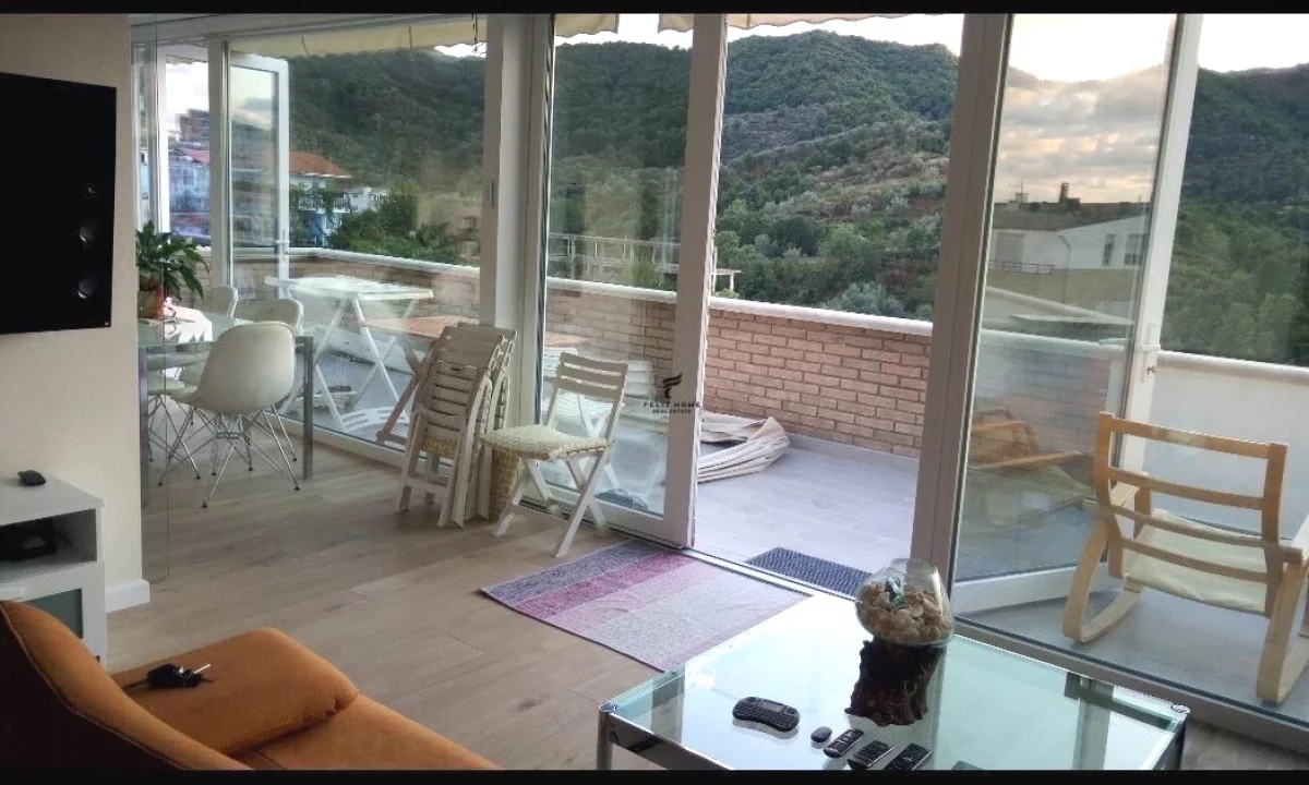 Shtepi ne shitje Duplex(shtepi me 2 kate) ne Tirane, 4+1, Mobilimi E mobiluar, Pagesa 38,500,000  Euro.