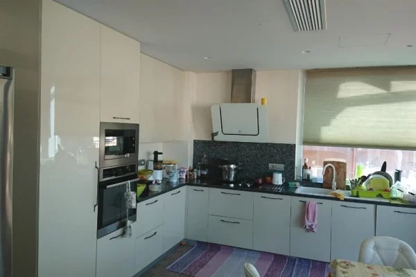 Shtepi ne shitje Duplex(shtepi me 2 kate) ne Tirane, 4+1, Mobilimi E mobiluar, Pagesa 38,500,000  Euro.