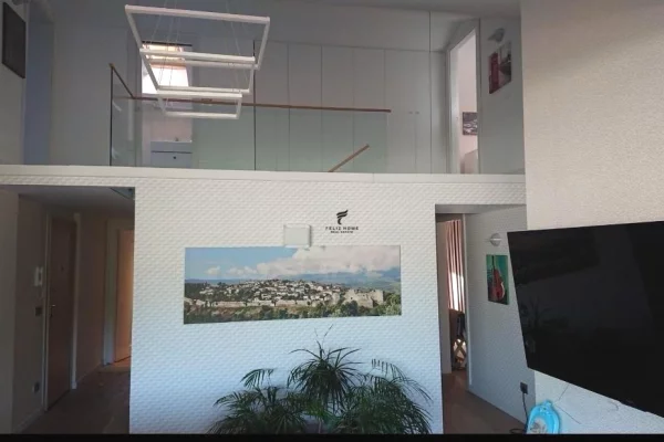 Shtepi ne shitje Duplex(shtepi me 2 kate) ne Tirane, 4+1, Mobilimi E mobiluar, Pagesa 38,500,000  Euro.