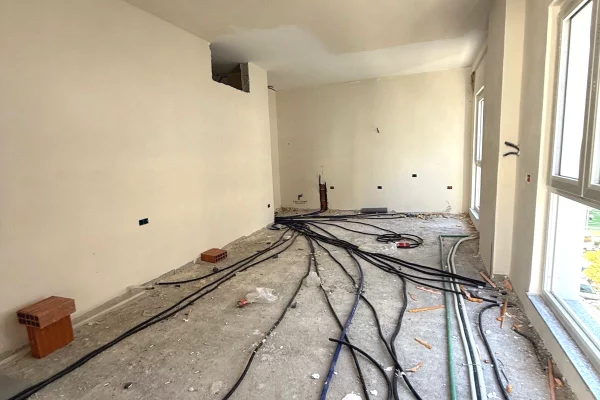 ZYRE ME QERA 100 M2 KOMUNA E PARISIT 1000 EURO