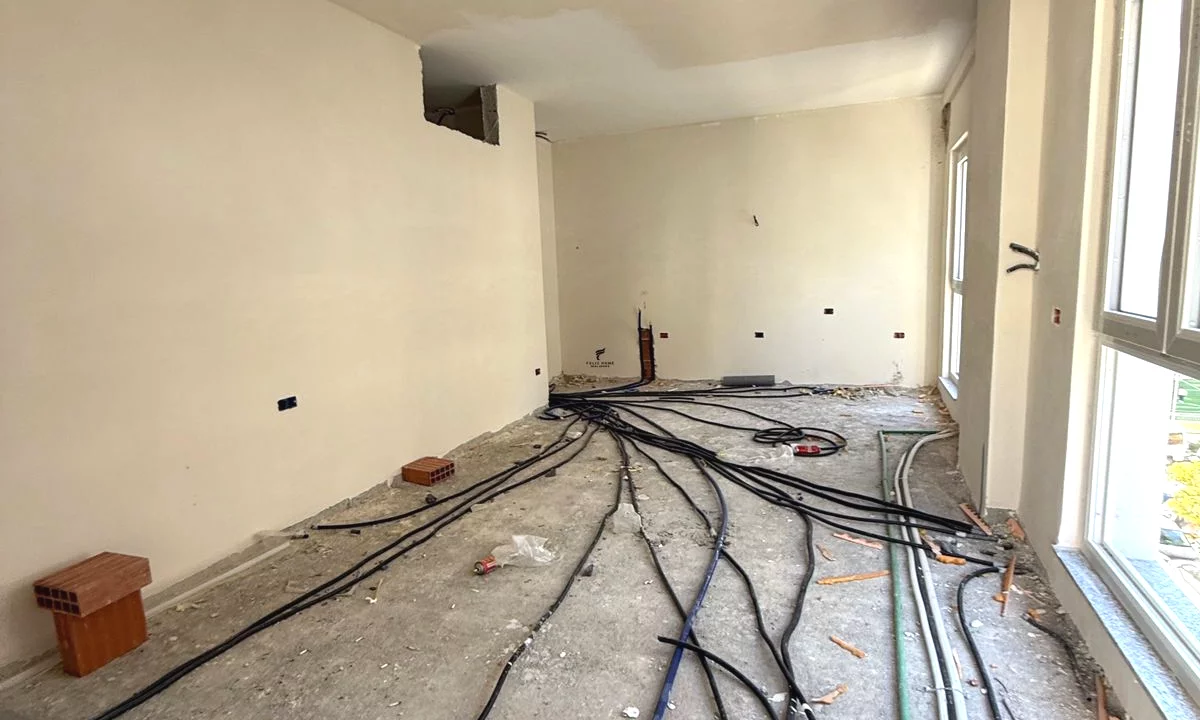 ZYRE ME QERA 100 M2 KOMUNA E PARISIT 1000 EURO