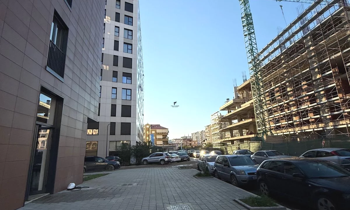 DYQAN ME QERA 67 M2 BULEVARDI RI 700 EURO