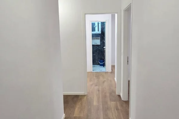Shtepi ne shitje Apartament ne Tirane, 2+1, Mobilimi Bosh, pa mobiluar, Pagesa 218,000  Euro.