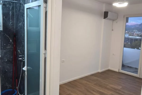Shtepi ne shitje Apartament ne Tirane, 2+1, Mobilimi Bosh, pa mobiluar, Pagesa 218,000  Euro.