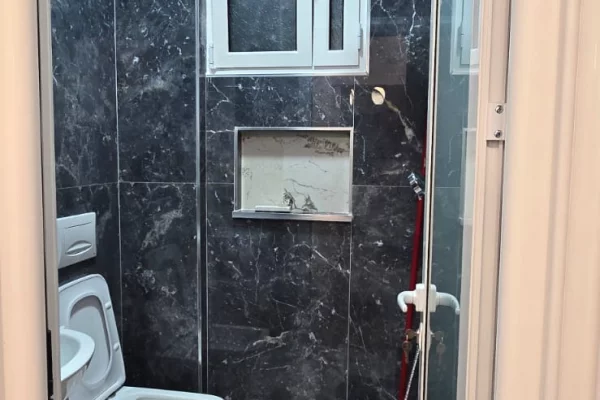 Shtepi ne shitje Apartament ne Tirane, 2+1, Mobilimi Bosh, pa mobiluar, Pagesa 218,000  Euro.