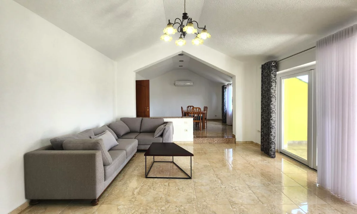 Shtepi ne shitje Penthose(kati i fundit panoramik) ne Tirane, 3+1, Mobilimi E mobiluar, Pagesa 715,000  Euro.