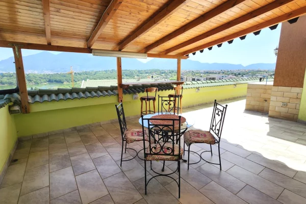 Shtepi ne shitje Penthose(kati i fundit panoramik) ne Tirane, 3+1, Mobilimi E mobiluar, Pagesa 715,000  Euro.