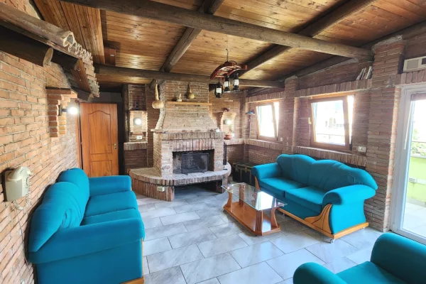 Shtepi ne shitje Penthose(kati i fundit panoramik) ne Tirane, 3+1, Mobilimi E mobiluar, Pagesa 715,000  Euro.