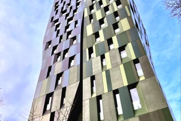 ZYRE ME QERA 370 M2 QENDER 12.210 EURO