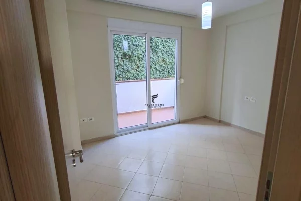 Shtepi ne shitje Apartament ne Tirane, 3+1, Mobilimi Bosh, pa mobiluar, Pagesa 280,000  Euro.