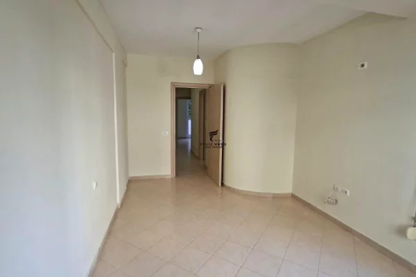 Shtepi ne shitje Apartament ne Tirane, 3+1, Mobilimi Bosh, pa mobiluar, Pagesa 280,000  Euro.