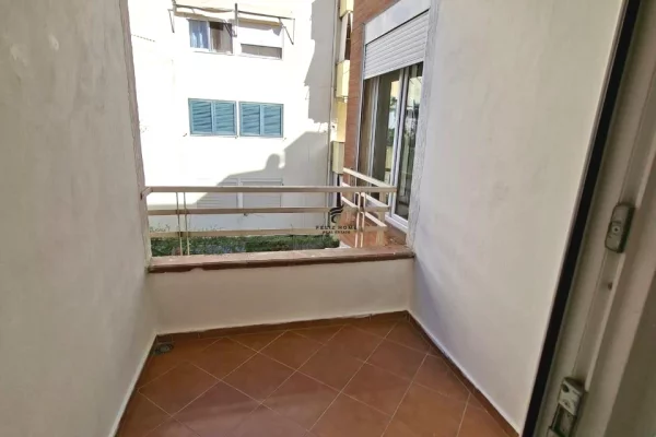 Shtepi ne shitje Apartament ne Tirane, 3+1, Mobilimi Bosh, pa mobiluar, Pagesa 280,000  Euro.