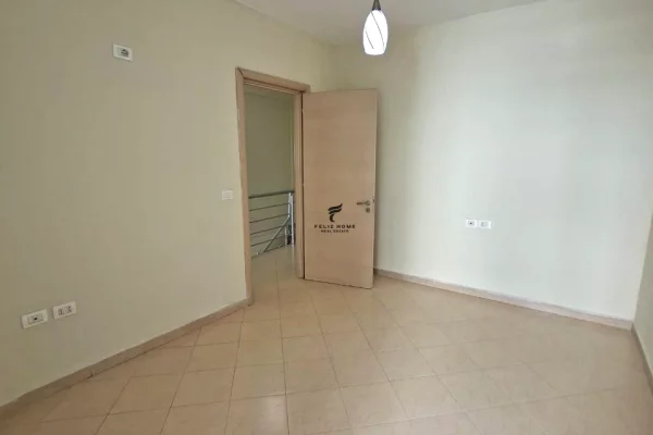 Shtepi ne shitje Apartament ne Tirane, 3+1, Mobilimi Bosh, pa mobiluar, Pagesa 280,000  Euro.