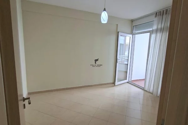 Shtepi ne shitje Apartament ne Tirane, 3+1, Mobilimi Bosh, pa mobiluar, Pagesa 280,000  Euro.