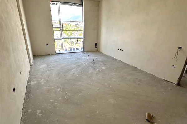Shtepi ne shitje Apartament ne Tirane, 1+1, Mobilimi Bosh, pa mobiluar, Pagesa 73,000  Euro.