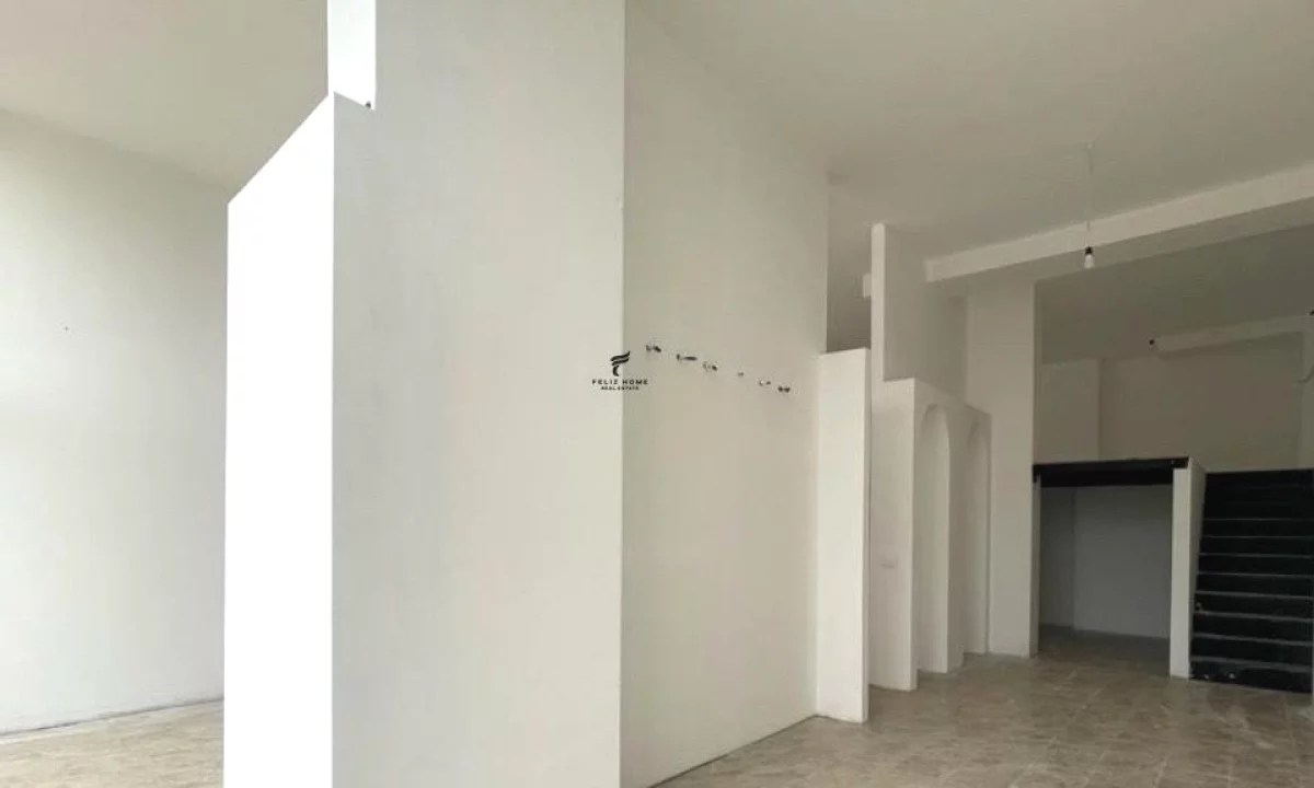 SHITET DYQAN 127 M2 ISH FUSHA E AVIACIONIT 270.000 EURO