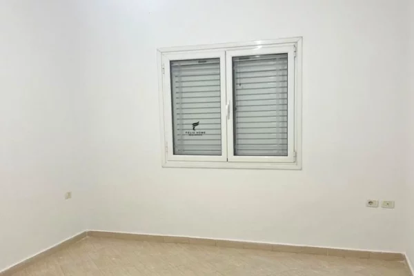 Shtepi me qera Apartament ne Tirane, 3+1, Mobilimi Bosh, pa mobiluar, Pagesa 40,000  Leke.