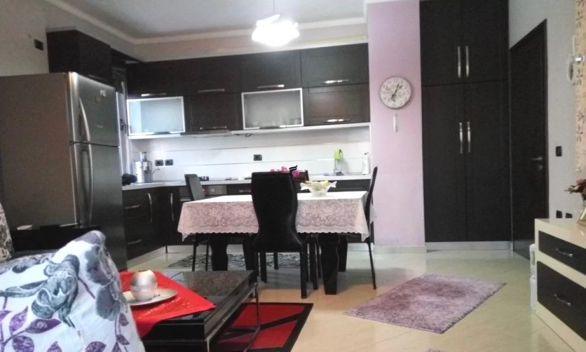 Shtepi ne shitje Apartament ne Tirane, 1+1, Mobilimi E mobiluar, Pagesa 108,000  Euro.