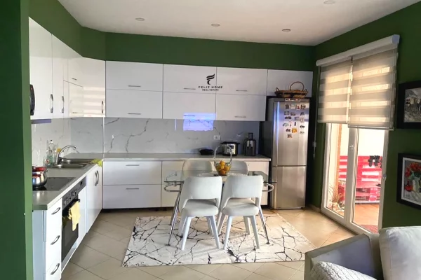 Shtepi ne shitje Apartament ne Tirane, 2+1, Mobilimi E mobiluar, Pagesa 154,000  Euro.
