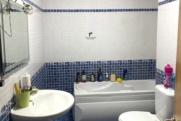 Shtepi ne shitje Apartament ne Tirane, 2+1, Mobilimi E mobiluar, Pagesa 154,000  Euro.