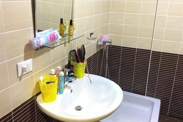 Shtepi ne shitje Apartament ne Tirane, 2+1, Mobilimi E mobiluar, Pagesa 154,000  Euro.