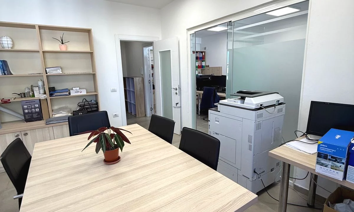 ZYRE ME QERA 1+1 KOMUNA E PARISIT 700 EURO