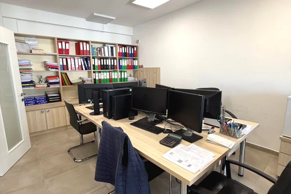 ZYRE ME QERA 1+1 KOMUNA E PARISIT 700 EURO