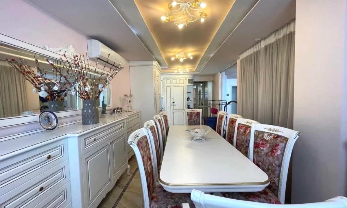 Shtepi ne shitje Apartament ne Tirane, 4+1, Mobilimi E mobiluar, Pagesa 440,000  Euro.