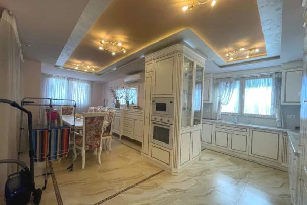 Shtepi ne shitje Apartament ne Tirane, 4+1, Mobilimi E mobiluar, Pagesa 440,000  Euro.