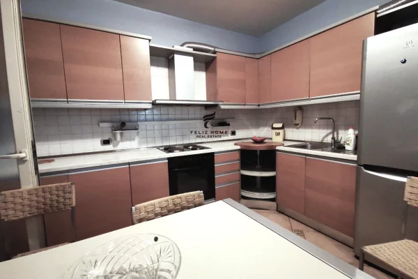 Shtepi me qera Apartament ne Tirane, 2+1, Mobilimi E mobiluar, Pagesa 90,000  Leke.