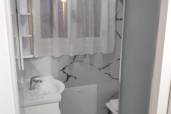 Shtepi me qera Apartament ne Tirane, 2+1, Mobilimi E mobiluar, Pagesa 480  Euro.