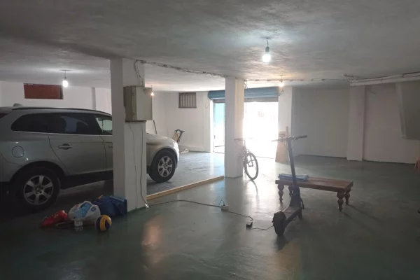 MAGAZINE ME QERA 130 M2 PORCELANI 500 EURO