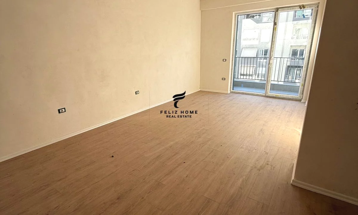 ZYRE ME QERA 100 M2 KOMUNA E PARISIT 1000 EURO 