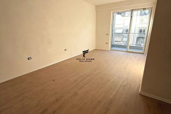 ZYRE ME QERA 100 M2 KOMUNA E PARISIT 1000 EURO 