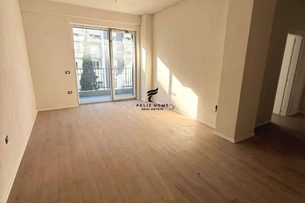 Ambient biznesi me qera 3+1 ne Tirane - 1,000 Euro