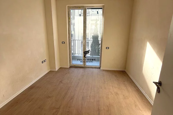 Ambient biznesi me qera 3+1 ne Tirane - 1,000 Euro
