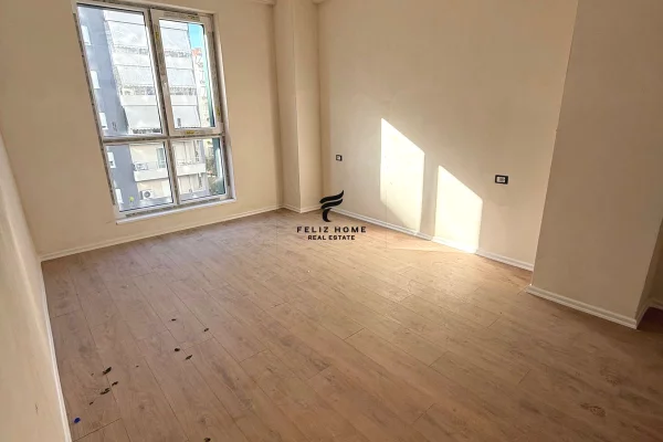 ZYRE ME QERA 100 M2 KOMUNA E PARISIT 1000 EURO 