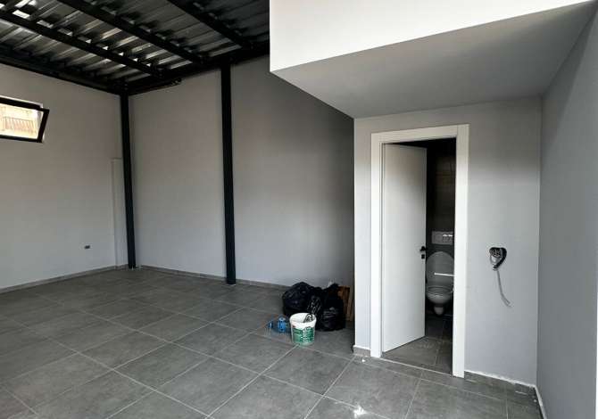 Ambjent biznesi buze rruge Astir ! 