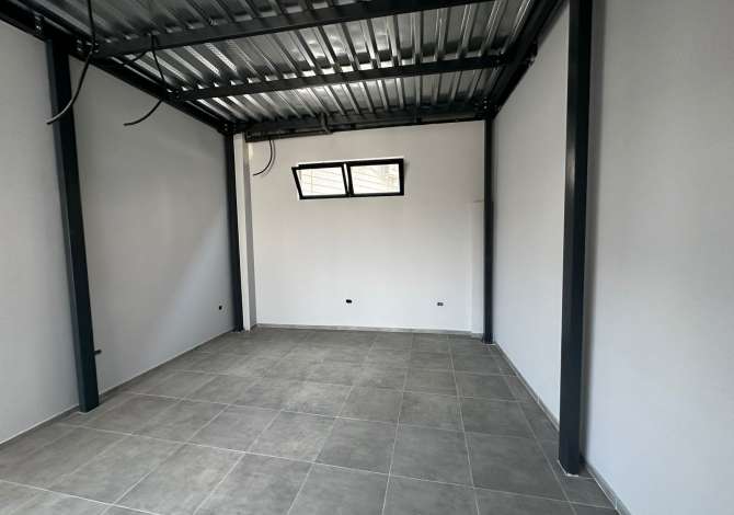 Ambjent biznesi buze rruge Astir ! 