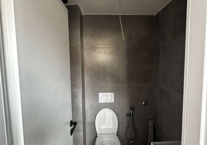 Ambjent biznesi buze rruge Astir ! 