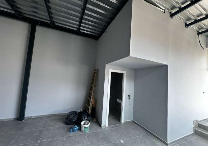 Ambjent biznesi buze rruge Astir ! 