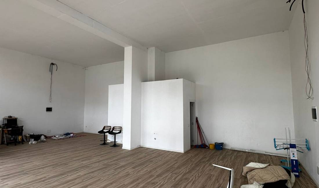 Ambjent biznesi me qera ! Astir 